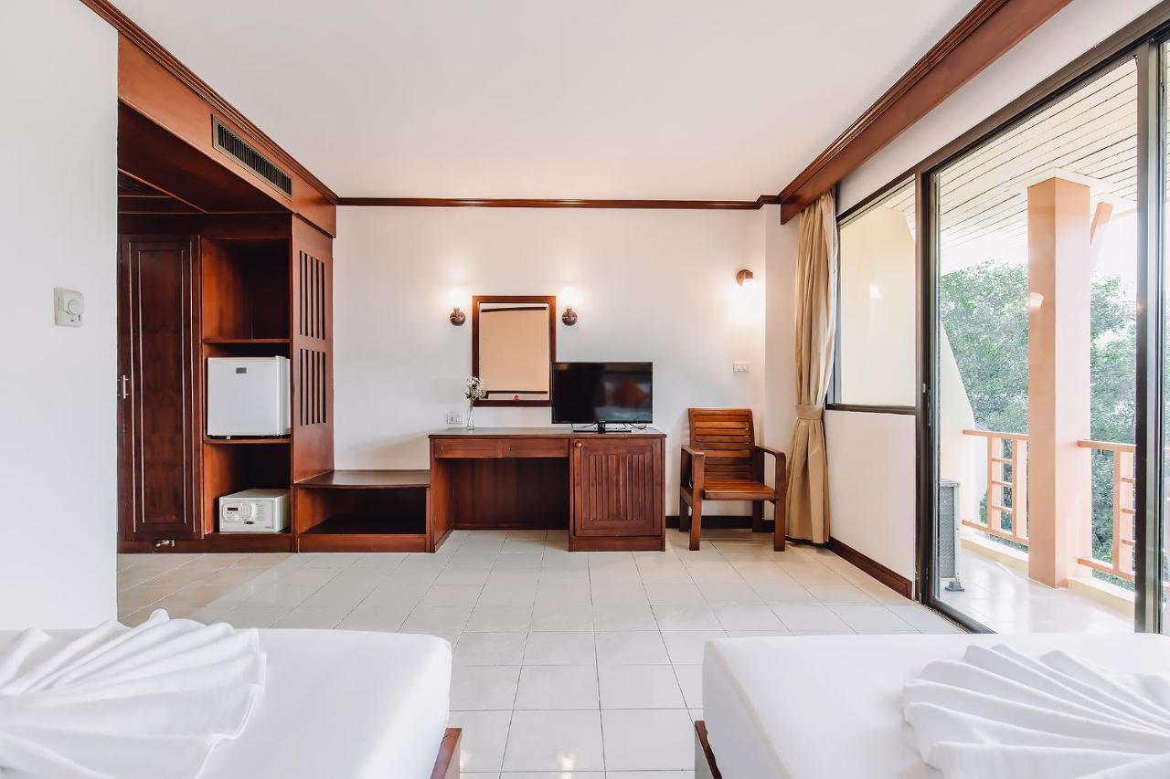 Bauman Ville Hotel Phuket Exterior photo