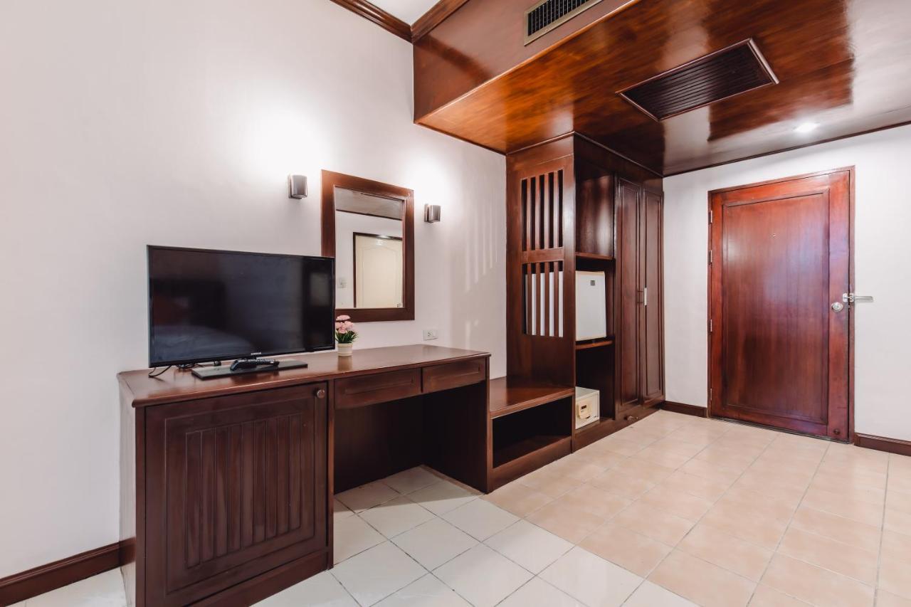 Bauman Ville Hotel Phuket Exterior photo